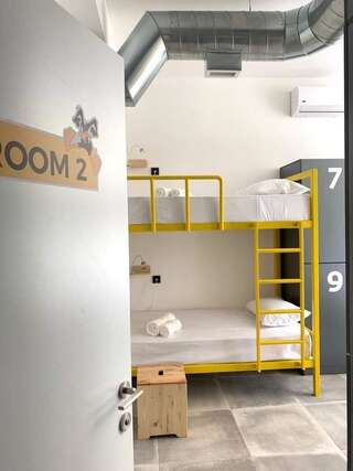 Хостелы Duck Hostel Ереван Кровать в общем 6-местном номере-1