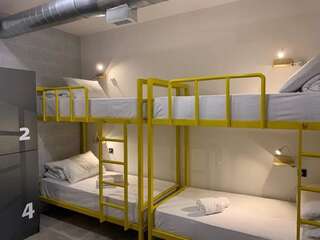 Хостелы Duck Hostel Ереван Кровать в общем 6-местном номере-12